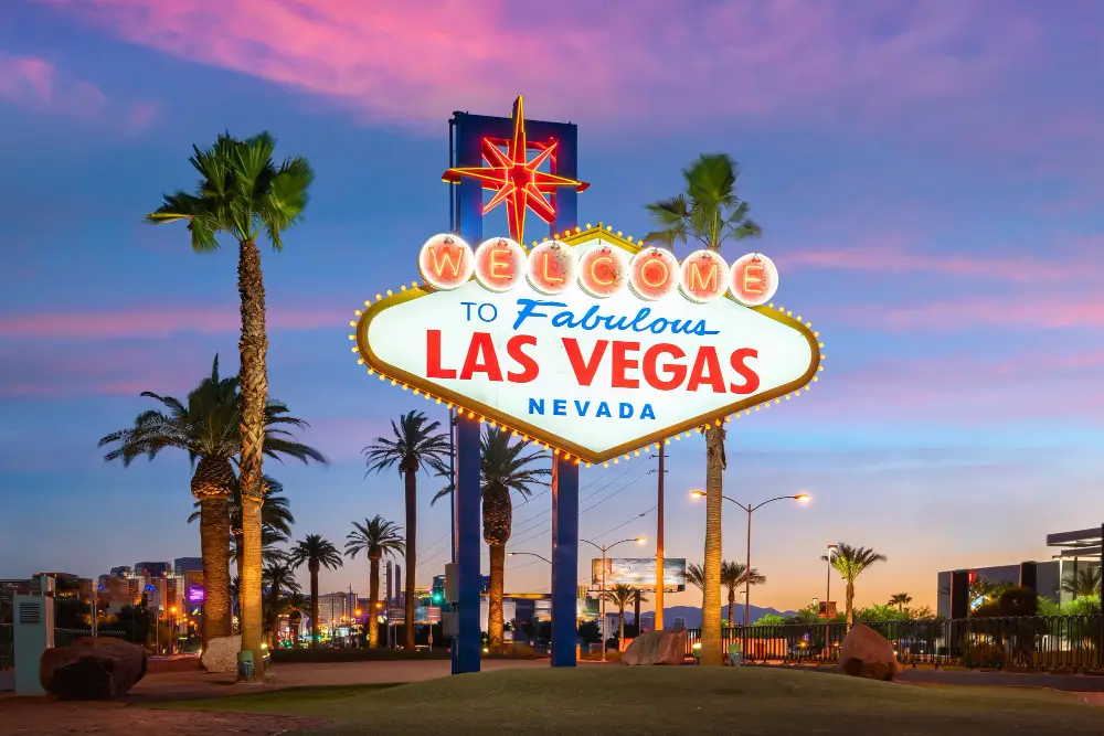 Panneau « Welcome to Fabulous Las Vegas » au coucher du soleil, États-Unis