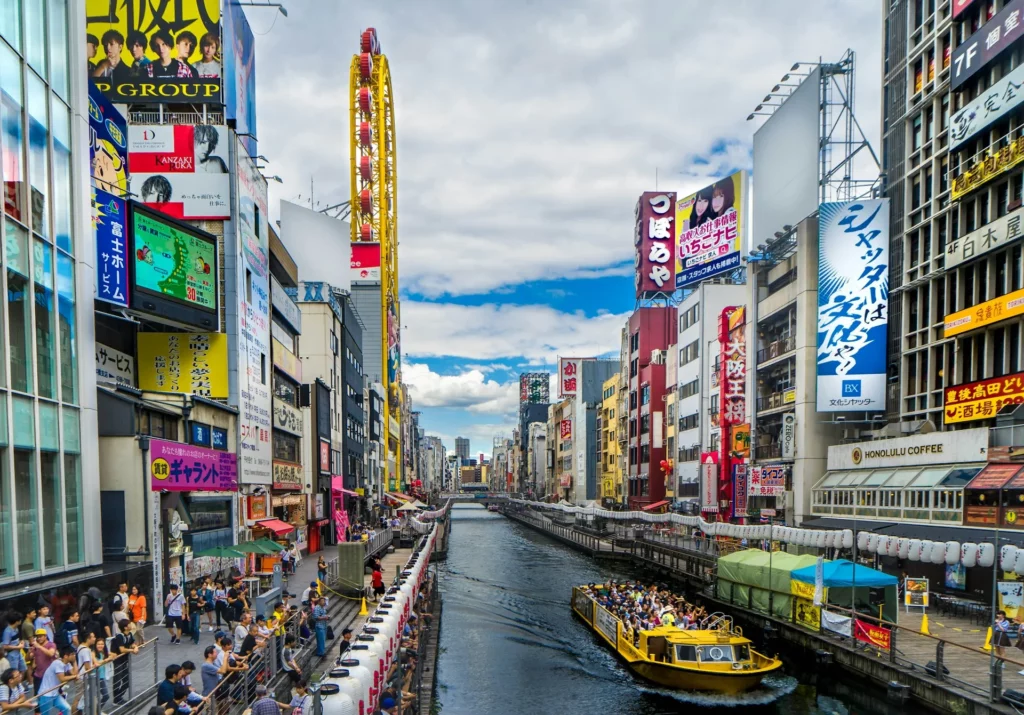 Canal et enseignes lumineuses de Dōtonbori à Osaka